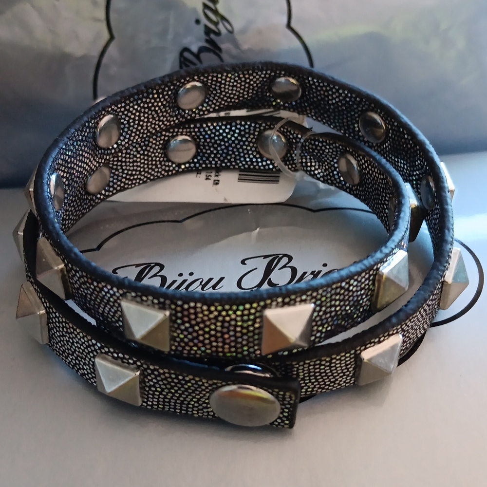 Bijou Brigitte pyramid stud bracelet/chocker 15.5"